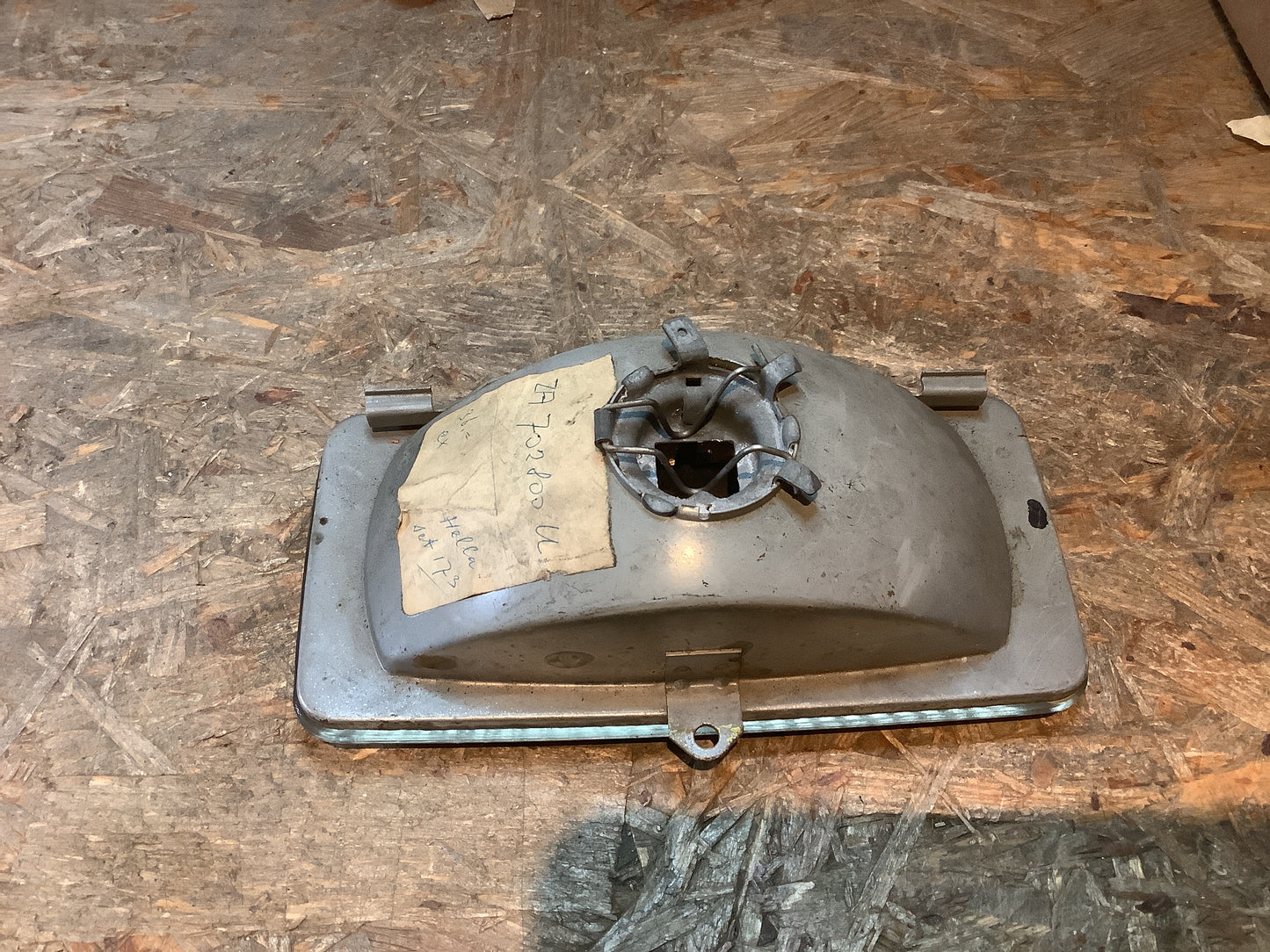 Universal Fernscheinwerfer Original Hella NEU