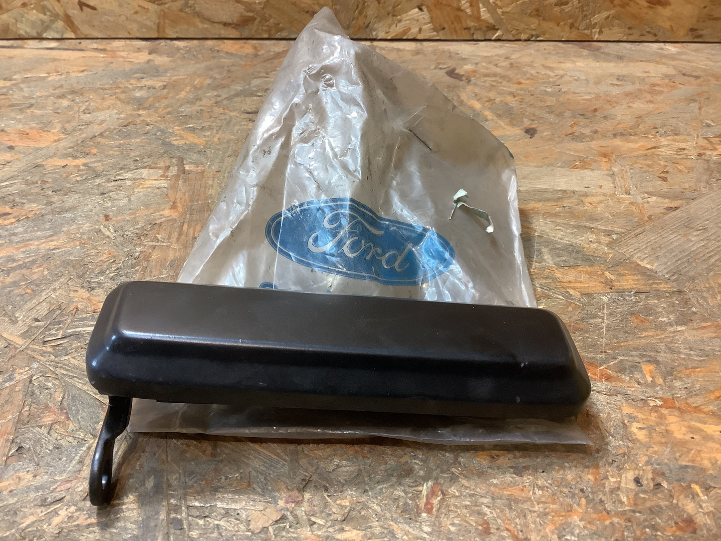 Ford Fiesta, Escort 3, Granada 3 Türgriff, links schwarz Original Ford MEU