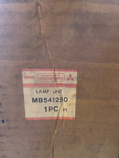 Original Mitsubishi Galant 84-87 Rückleuchte MB541250