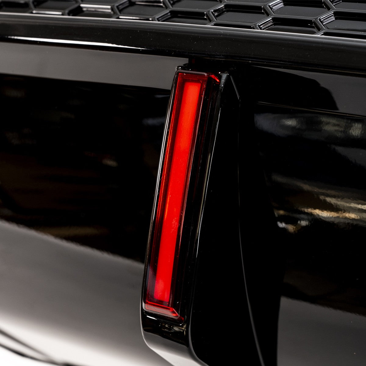 Heckdiffusor mit LED-Bremsleuchte passend für Audi Q5 8R 2008-2017