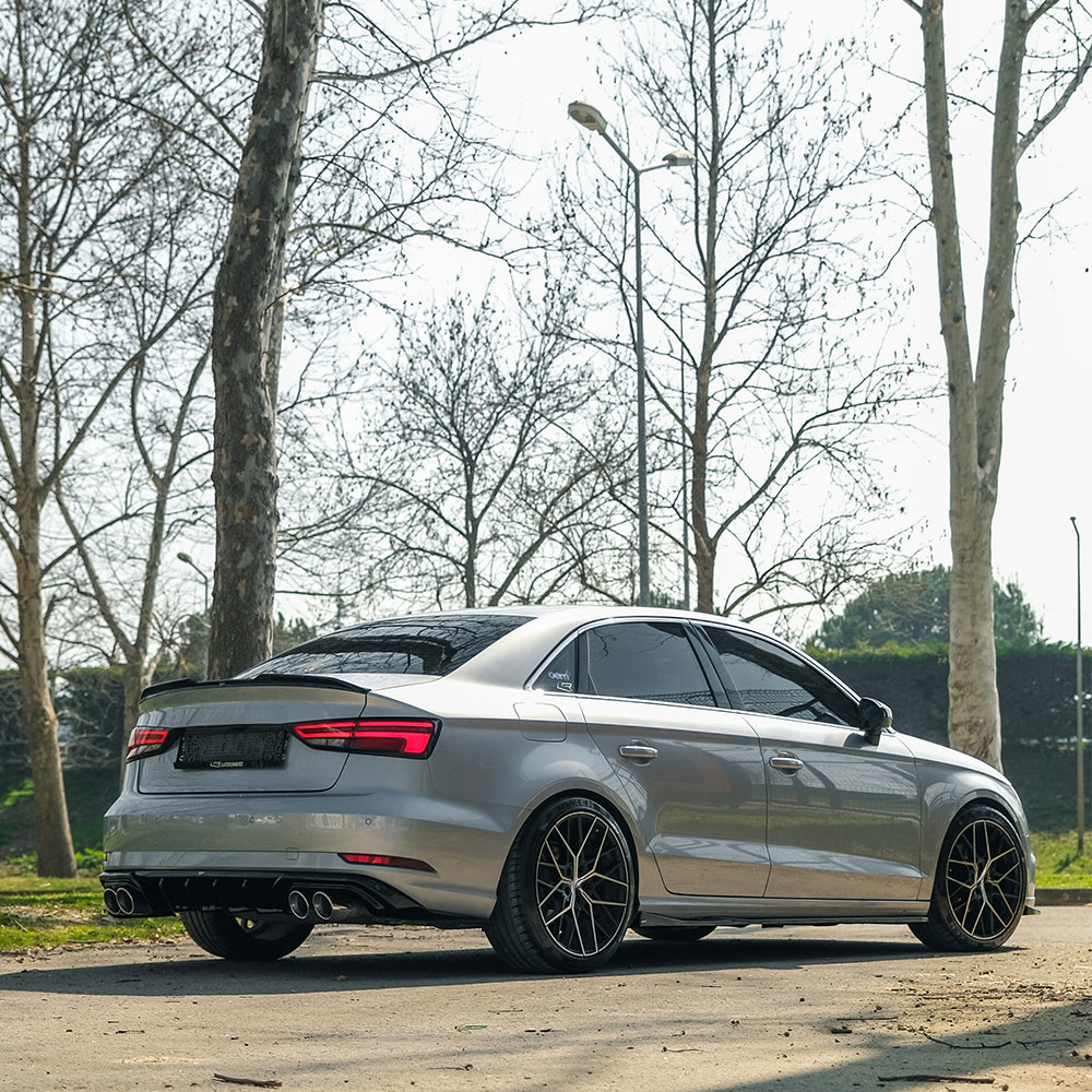 RV21.043 - Heckschürze passend für Audi A3 8V Facelift Limousine 2016-2020 Hochglanz Schwarz