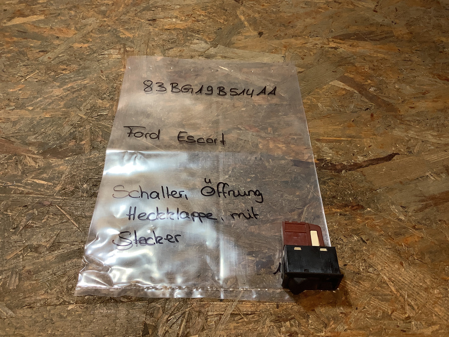 Ford Escort Schalter, Öffnung Heckklappe mit Stecker Original Ford NEU