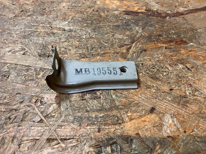 Halter an Grill Original Mitsubishi NEU