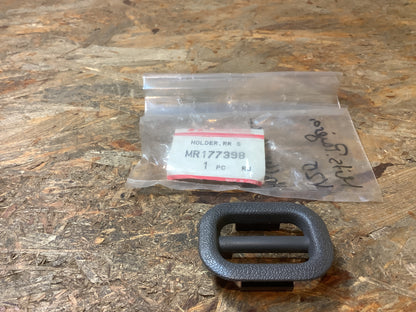 Mitsubishi Pajero V20 Halter, Hutablage Original Mitsubishi NEU