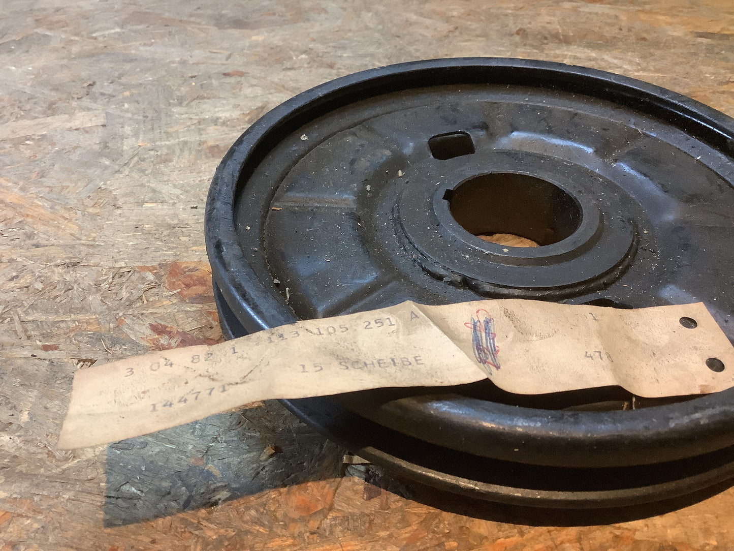 VW Käfer Bj. 63-79, VW Bus T1/T2 Bj. 63-79 Riemenscheibe Kurbelwellenriemenscheibe Original VW NEU