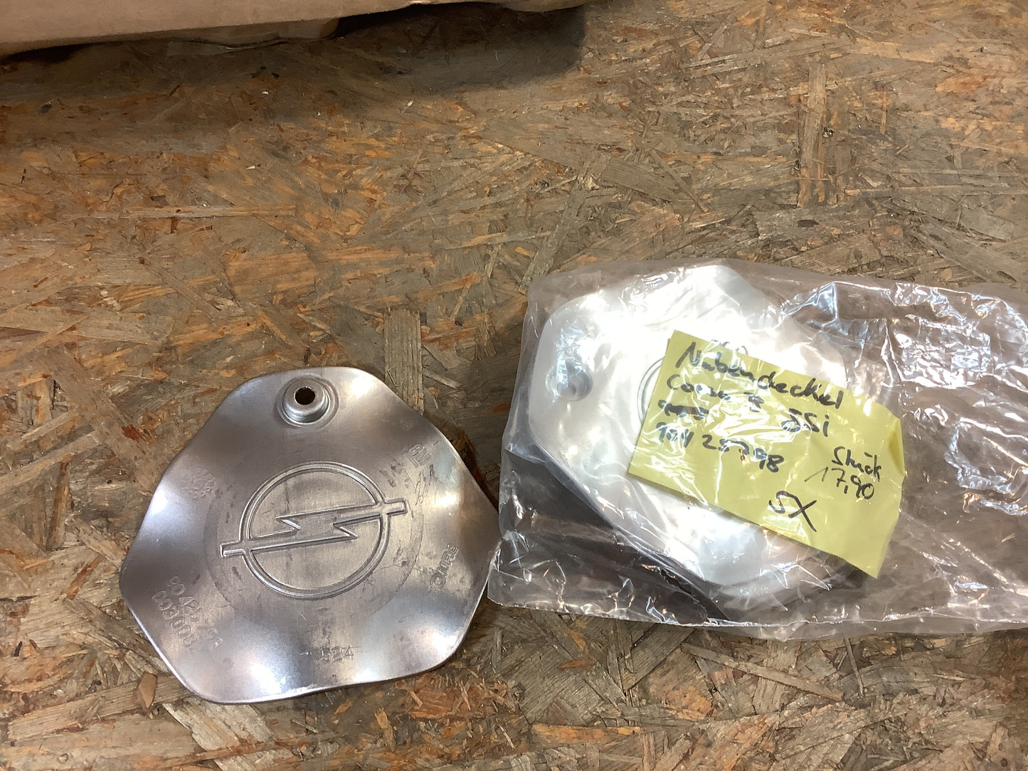 Corsa B GSI Nabendeckel Original GM NEU
