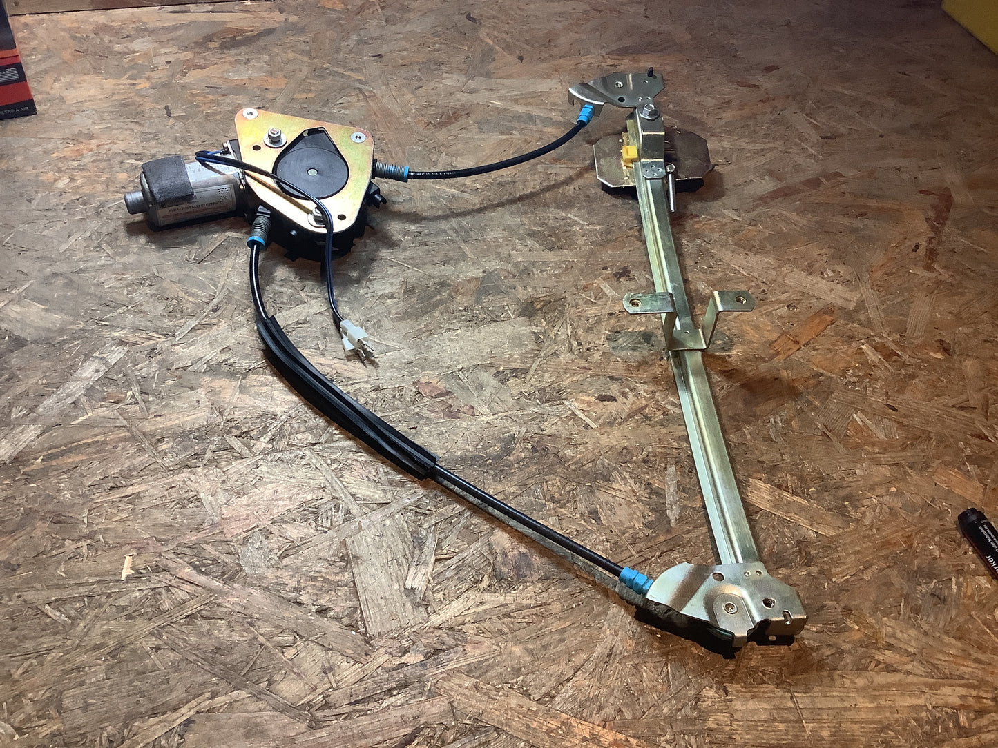 Audi 80 Bj. 86-93 elektrischer Fensterheber vorne Original Politecnica 80 NEU