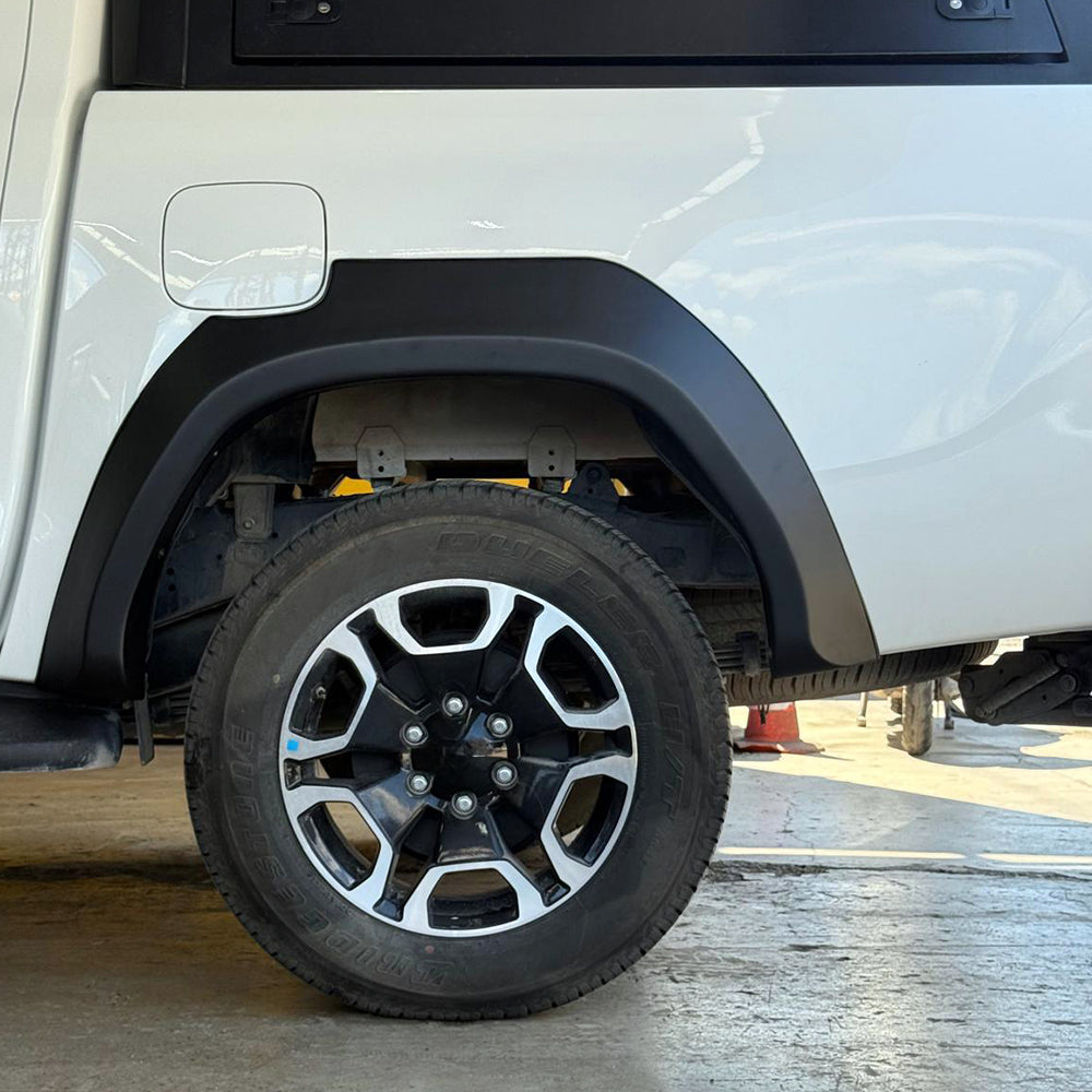FF02.016 - Kotflügelverbreiterungen passend für TOYOTA Hilux 8. Generation Facelift 2020+ Matt Schwarz