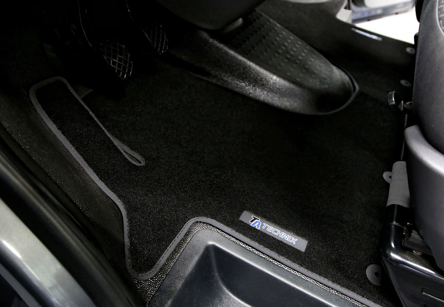 TA Technix Fußmatten Set mit Logo passend für VW Transporter T5, T6, T6.1