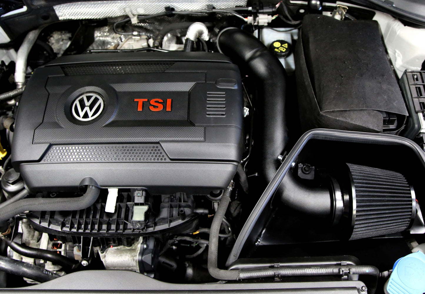 TA Technix Ansaugrohr Kit schwarz / air intake kit / passend für Audi A3 (8V)/ Seat Leon (5F)/ Skoda Octavia (5E)/ VW Golf...