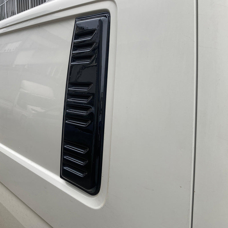 Oneway Lüftungsschlitze passend für Volkswagen Transporter T5.1/T6/T6.1 2010-2022 (Langer Radstand) - Schwarz glänzend