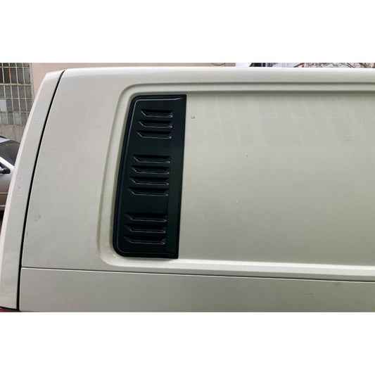Oneway Lüftungsschlitze passend für Volkswagen Transporter T5.1/T6/T6.1 2010-2022 (Langer Radstand) - Mattschwarz