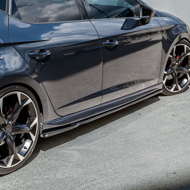 Oneway Kompletter Umbausatz passend für Seat Leon (5F) HB 5-türer FR Facelift 2017-2020 - Schwarz glänzend