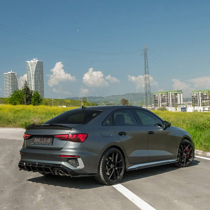 Oneway Kompletter Umbausatz passend für Audi A3 8Y Limousine S3/S-Line 2020-2024 - Schwarz glänzend