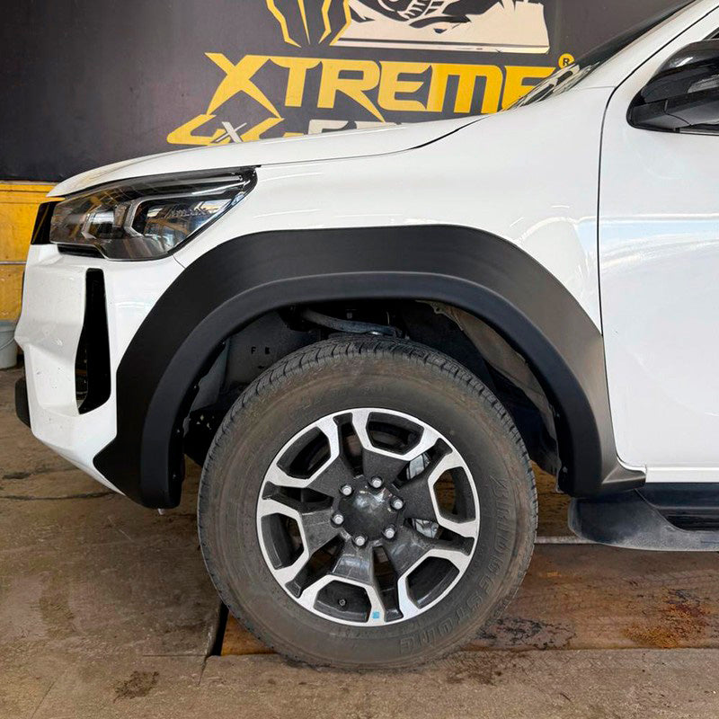 Oneway Satz Kotflügelverbreiterungen passend für Toyota Hilux 8.Gen. Facelift 2020- - Mattschwarz