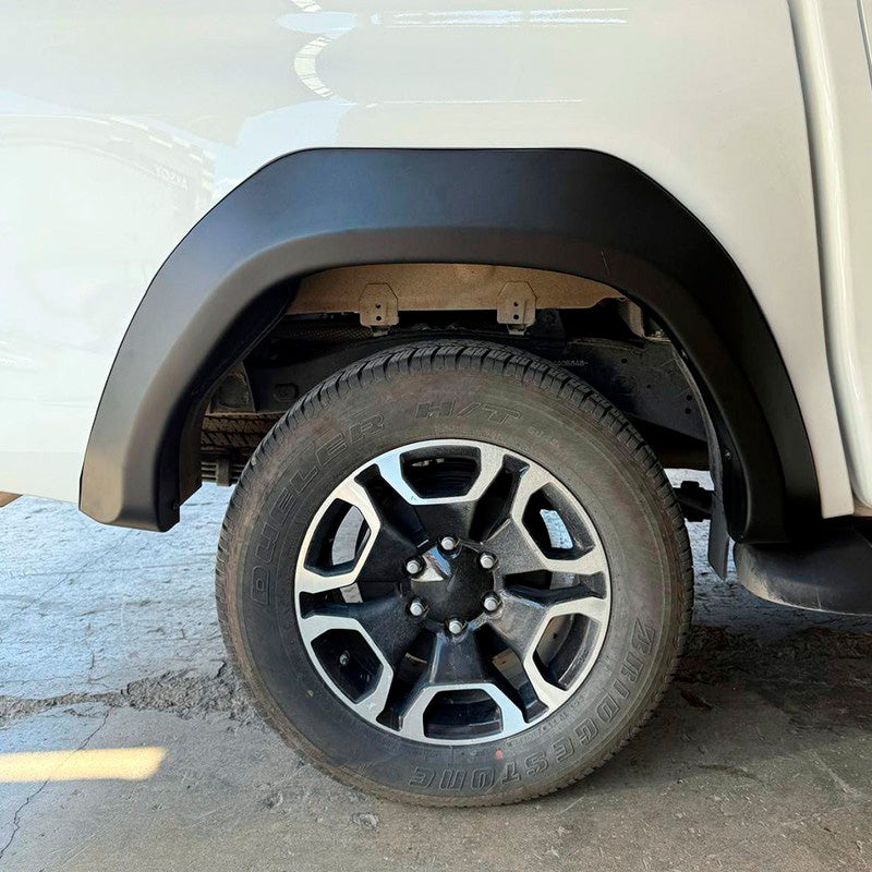 Oneway Satz Kotflügelverbreiterungen passend für Toyota Hilux 8.Gen. Facelift 2020- - Mattschwarz