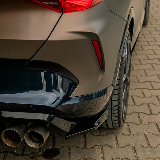 Oneway Heckschürzenansätze (Seitenteile) passend für Cupra Formentor 2020-2024 & Facelift 2024- - Version 3 - Schwarz glän...