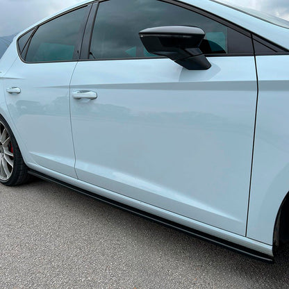 Oneway Satz Seitenschweller passend für Seat Leon (5F) HB/ST 2013-2020 - Schwarz glänzend