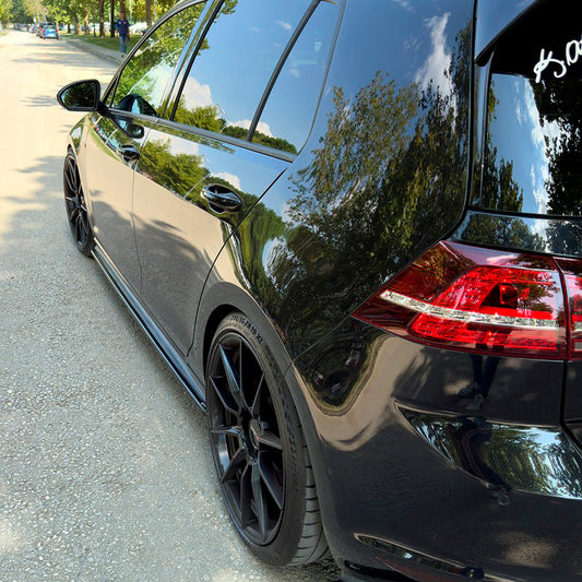 Oneway Satz Seitenschweller passend für Volkswagen Golf VII HB/Variant GTi/GTD 2013-2016 - Schwarz glänzend
