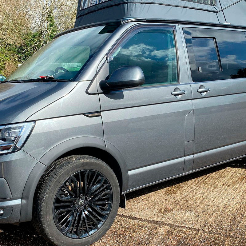 Oneway Satz Radlaufleisten passend für Volkswagen Transporter T6 2015-2019 (Kurzer Radstand) - Mattschwarz