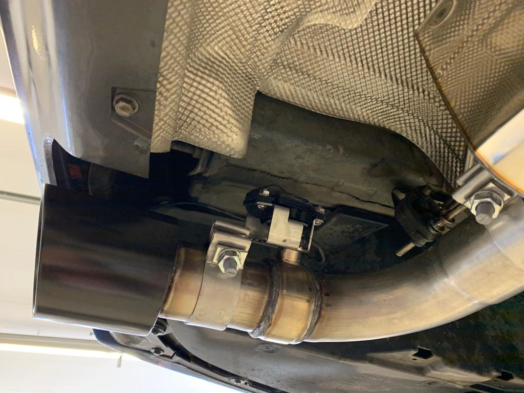 BMW F30/31 - 330i xDrive Endschalldämpfer quer Ausgang rechts/links - 1x100 Typ 25 rechts/links Schwarz emalliert - mit Ab...