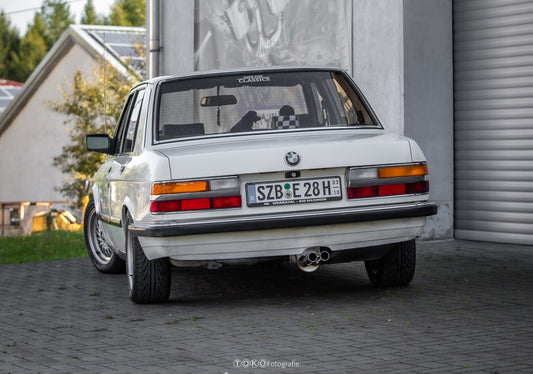 BMW E28 525e mit Katalysator Endschalldämpfer - 2x55 Typ 10
