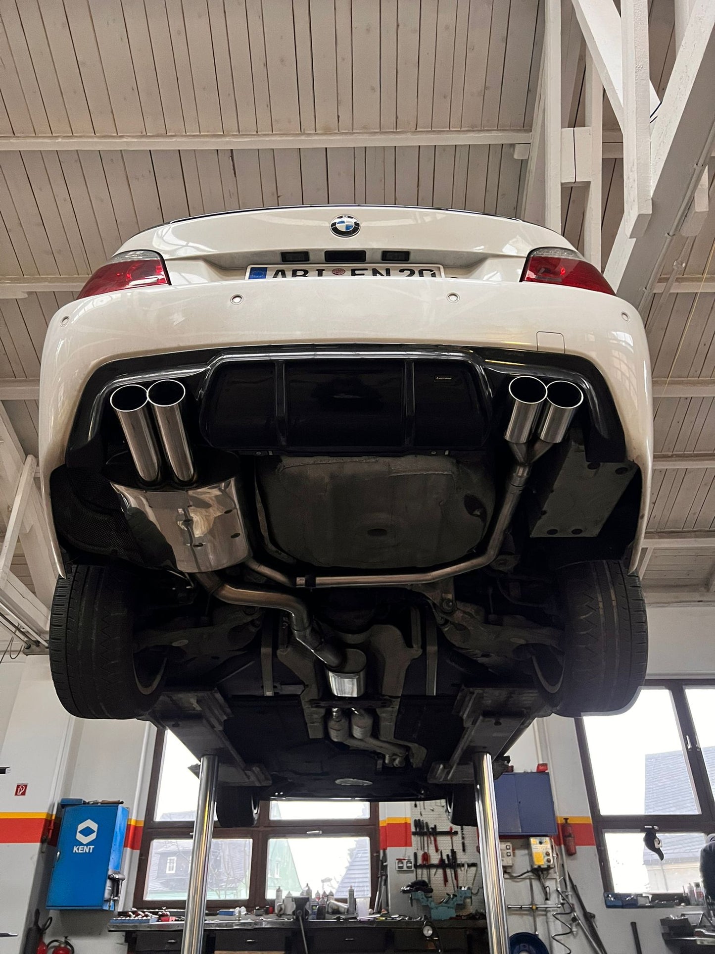 BMW E60/61 - 520i/ 523i/ 525i/ 530i Endschalldämpfer Ausgang rechts/links - 2x80 Typ 10 rechts/links M5-Optik
