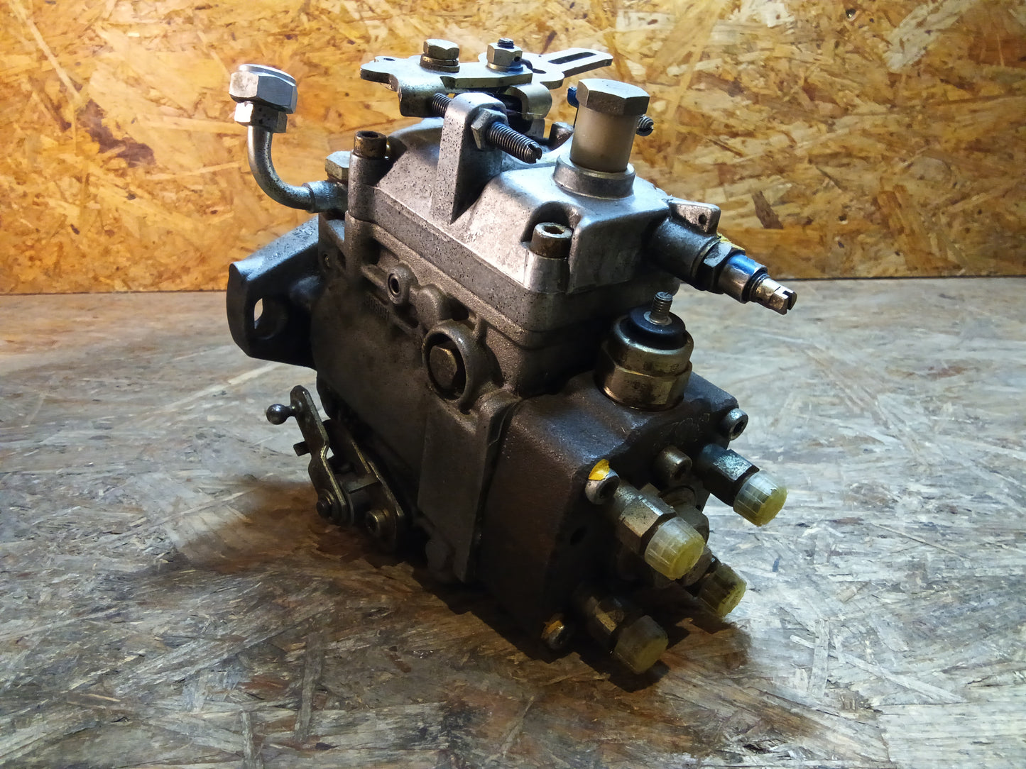 Rekord E 2.2D Stufenheck 71 PS 82-86 Rekord E Caravan 2.3D Kombi 71PS 82-86 Benzinpumpe original GM NEU