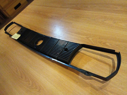 VW Passat ab 1974 Kühlergrill original VW NEU
