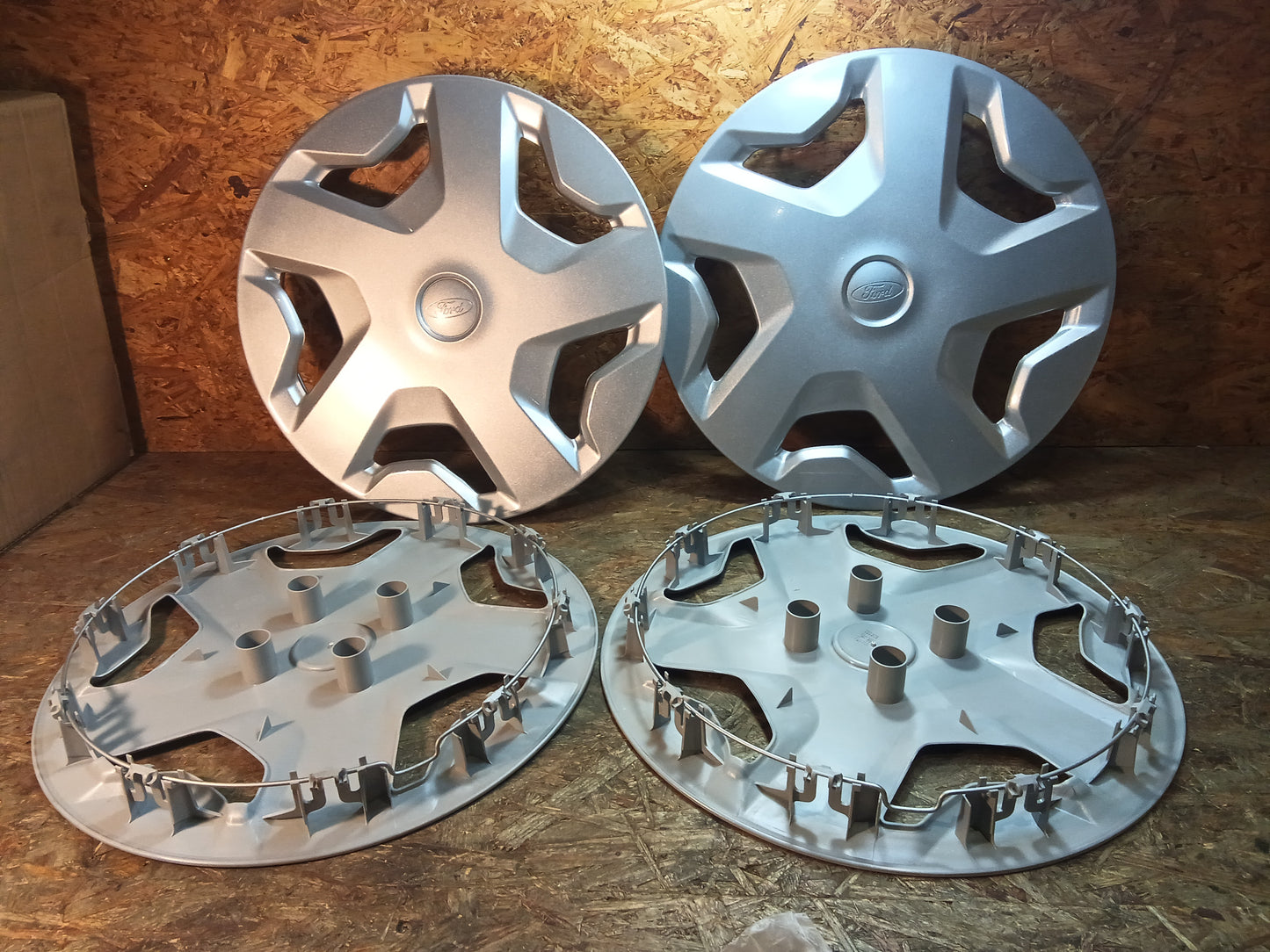 Ford Fiesta 15" Radkappensatz original Ford NEU