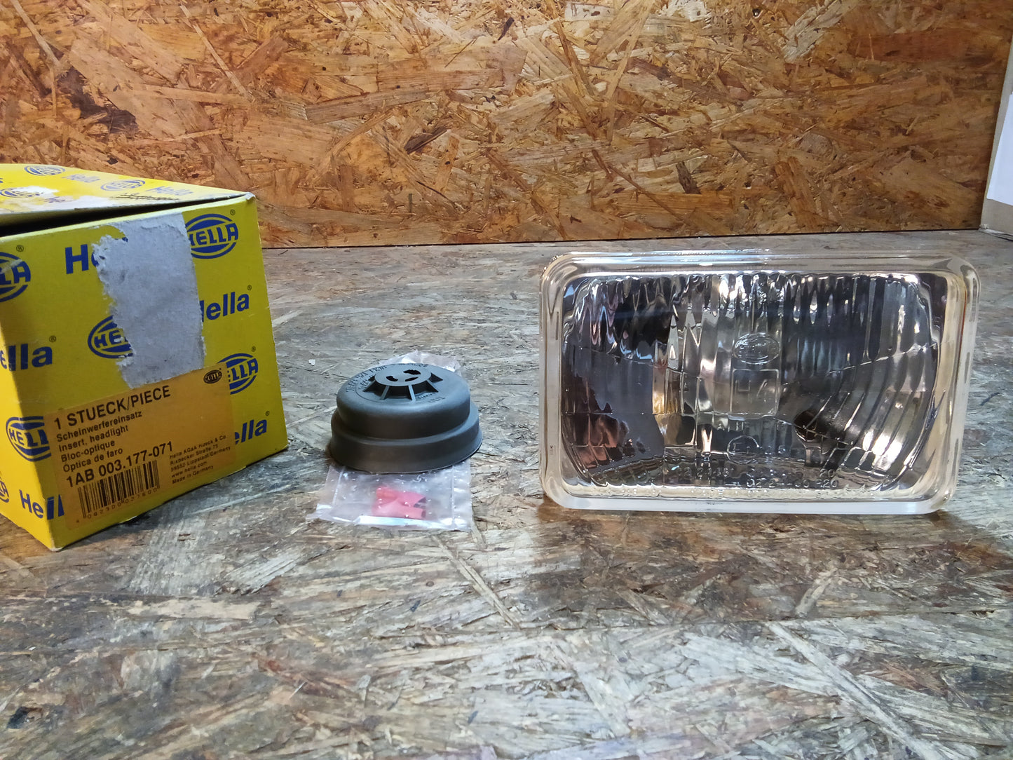 Scheinwerfereinsatz für Fahrzeuge mit 72-146 PS JND 53-107KW original Hella NEU