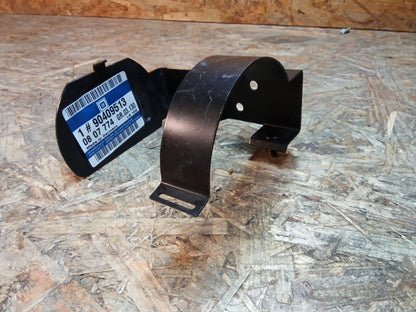Astra F BJ 92-98 Halter, Behälter an Radeinbau, vorne original GM NEU