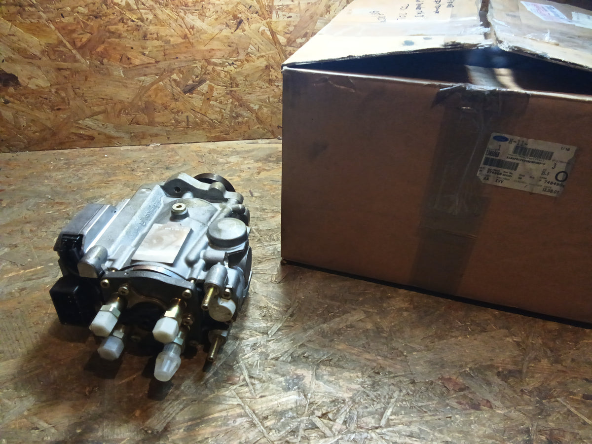 Ford Mondeo MK3 TDDi 2.0l Einspritzpumpe original Ford NEU