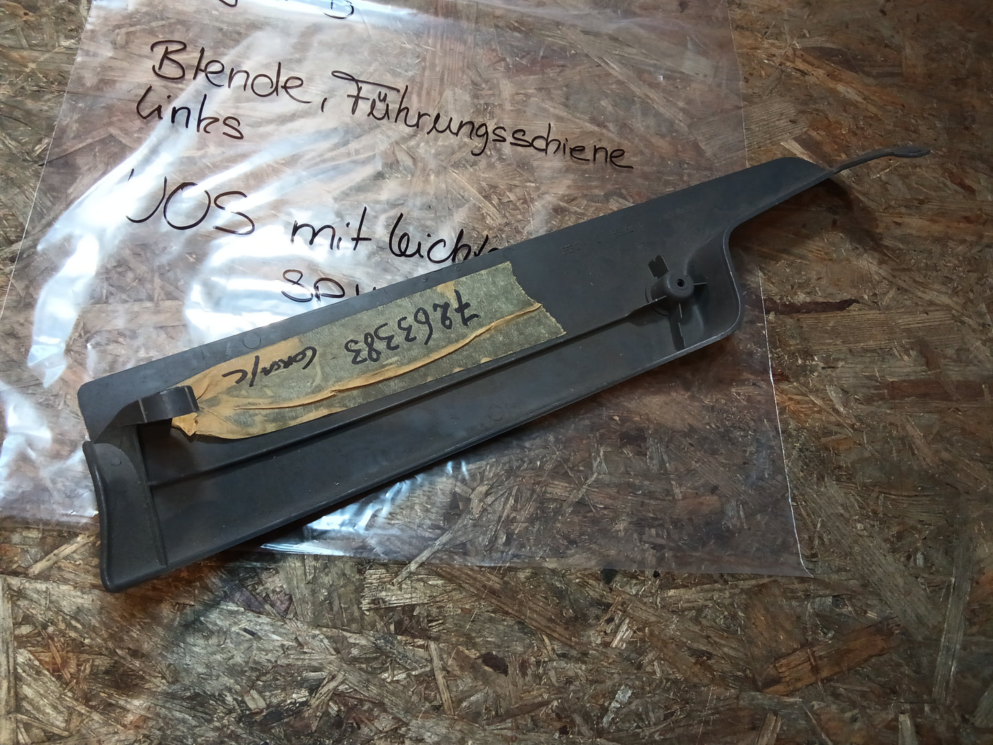 Corsa C Combo Tigra B Blende Führungsschiene links !NOS mit leichten Lagerspuren!