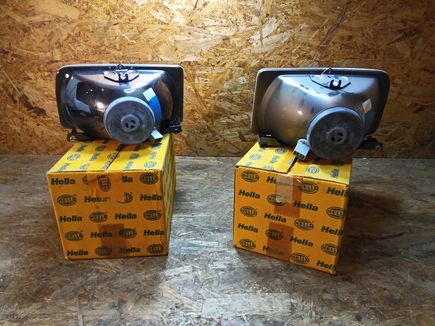 Ford Fiesta BJ 09.83-03.89 Hauptscheinwerferset rechts und links original Hella NEU NOS