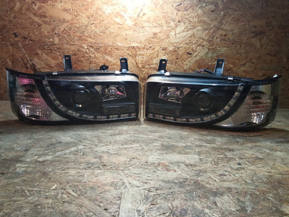 Tuning-Tec LED Tagfahrlicht Scheinwerfer für VW T4 90-03 (kurzer Vorderwagen) schwarz (LPVW84)