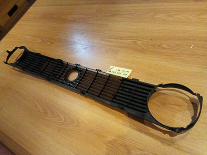 VW Polo 86c Kühlergrill ohne Emblem original VW NEU
