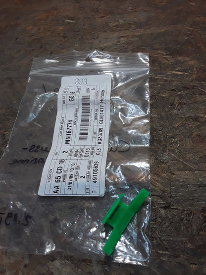 Mitsubishi Pajero/ Triton Clip an Abflussleiste/  Regenrinne original Mitsubishi NEU