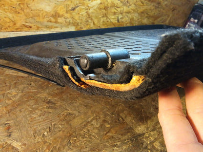 VW Golf 2 Hutablage schwarz (an den Seiten ganz leicht gebrochen) original VW GEBRAUCHT