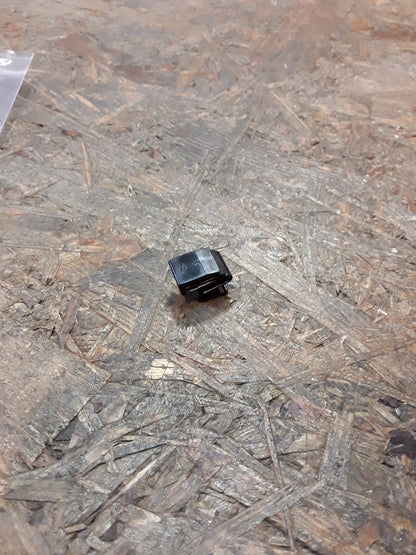Mitsubishi Carisma/ Mitsubishi Space Star  Clip Tankdeckel original Mitsubishi NEU