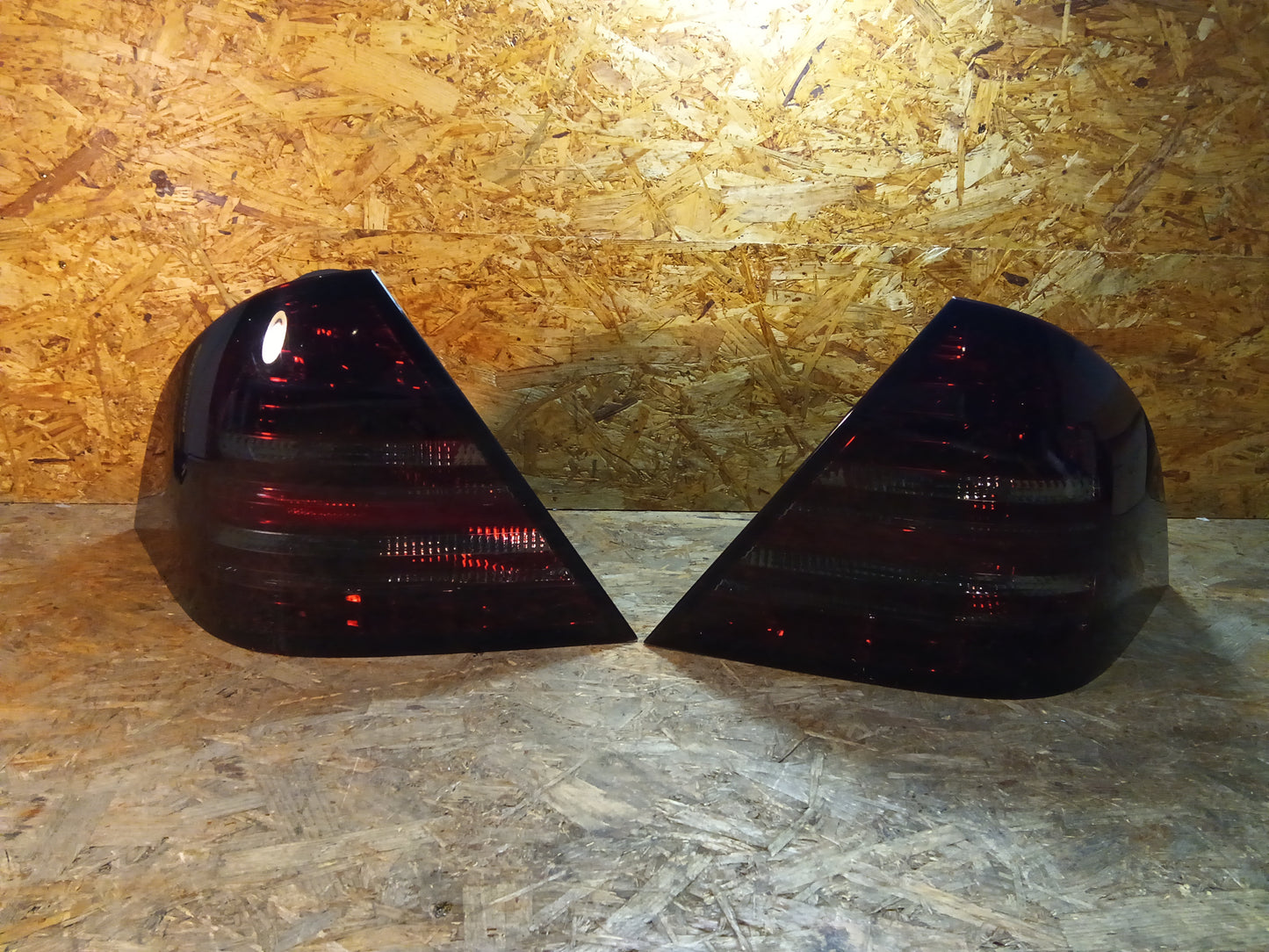 LED Rückleuchten Set Mercedes C-Klasse W203 Limo Bj. 05-07 rot/schwarz
