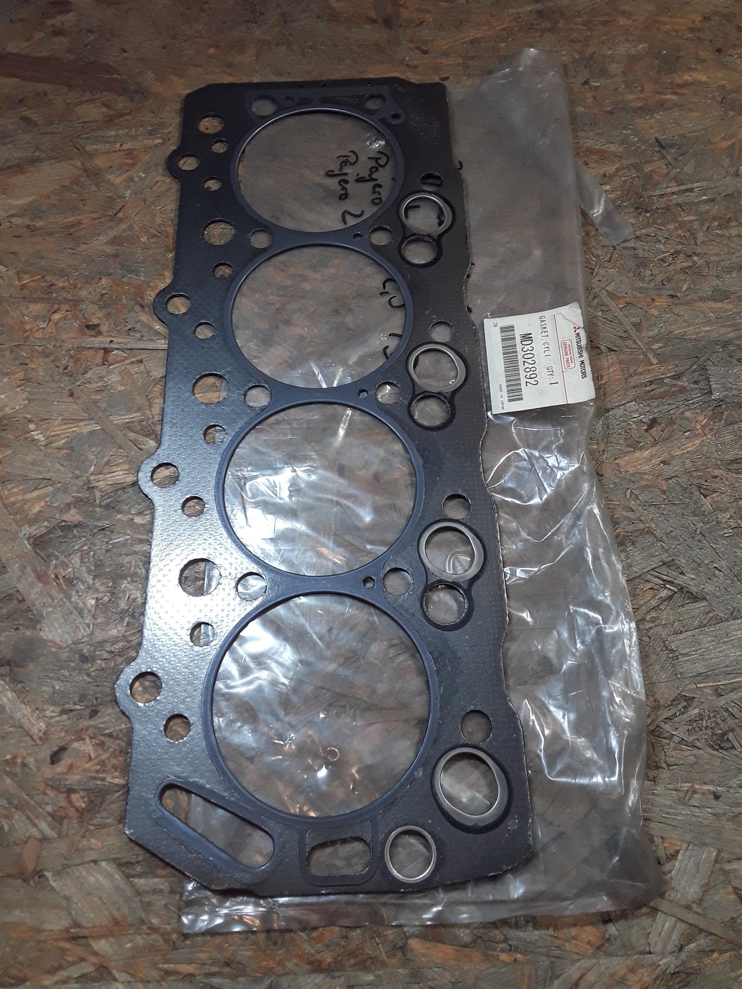 Mitsubishi Pajero 1+2, 2,5TD, Zylinderkopfdichtung original Mitsubishi NEU