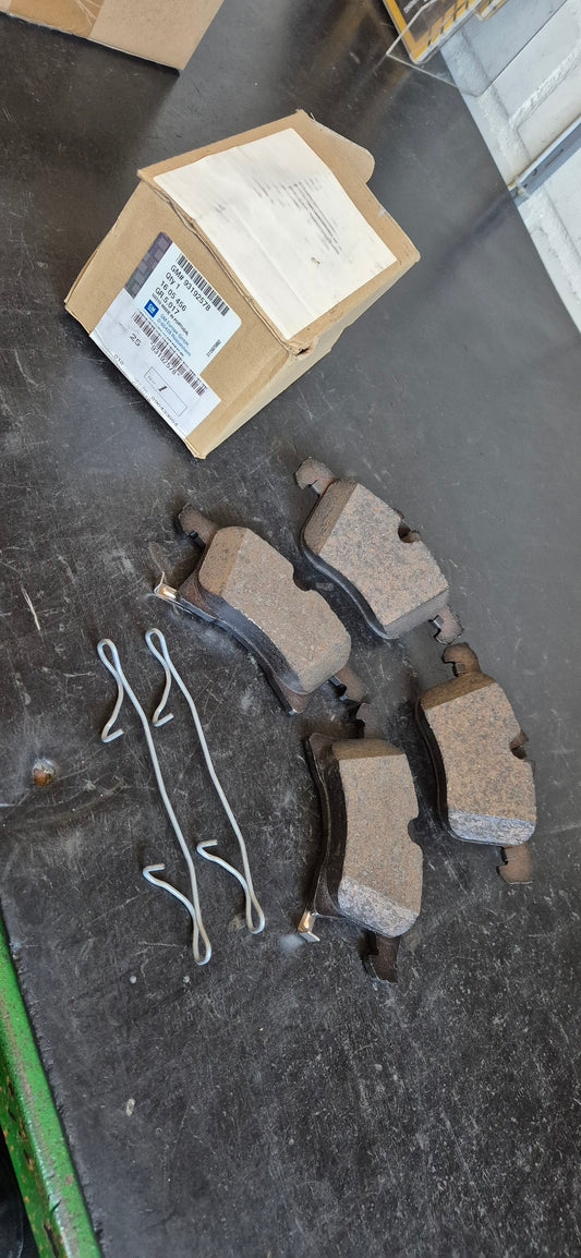 Bremsbeläge Corsa D vorne Original GM NEU