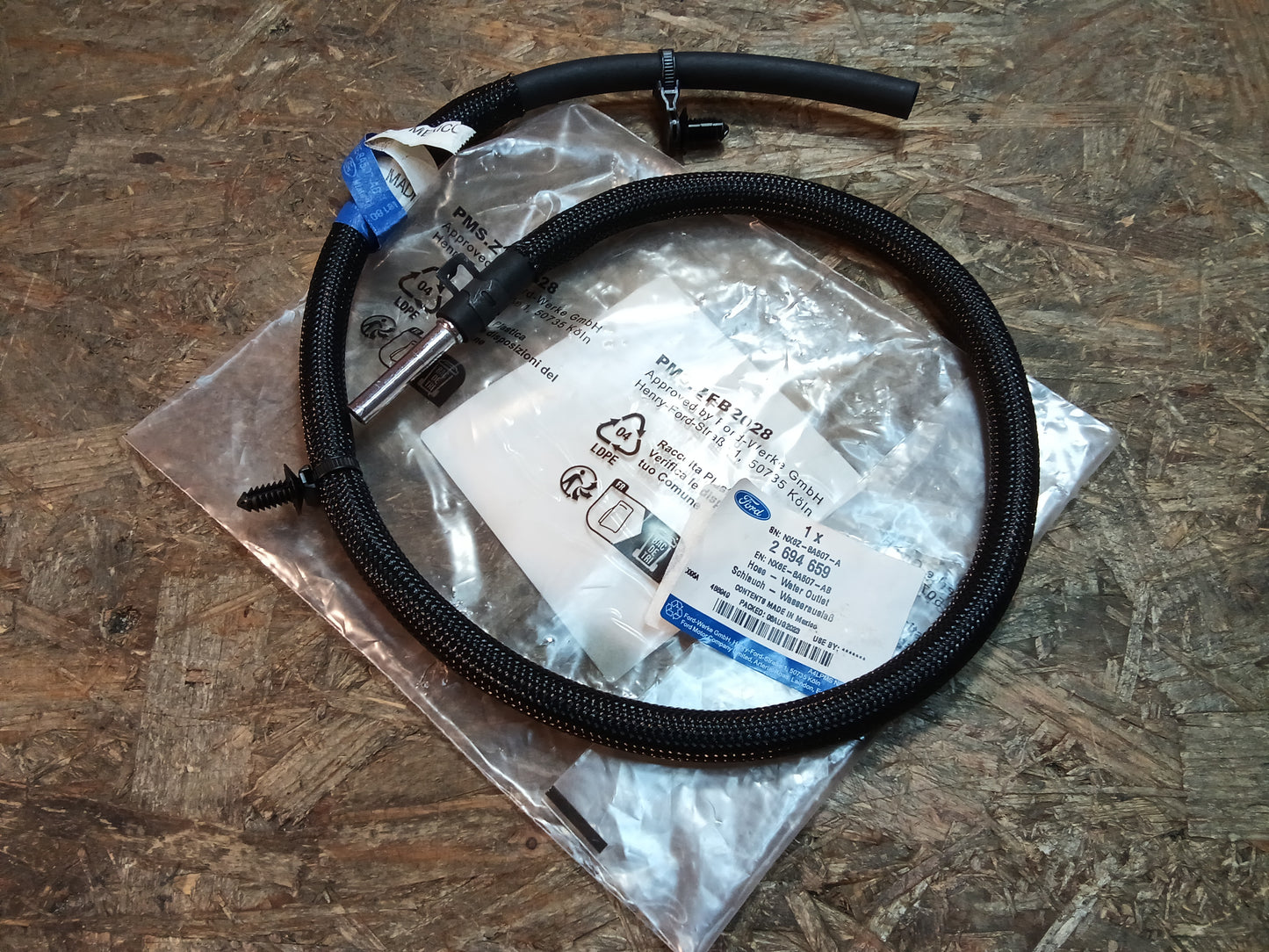 Ford Kuga 21 1.5l Schlauch Wasserauslass original Ford NEU