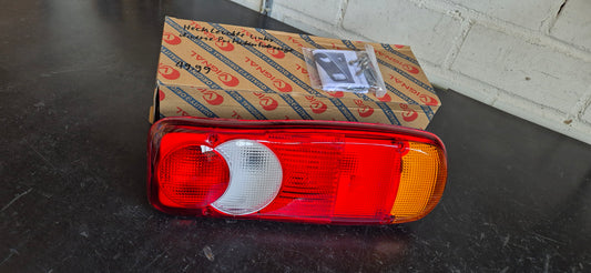 Heckleuchte links diverse Pritschen Fahrzeuge Original GM Neu
