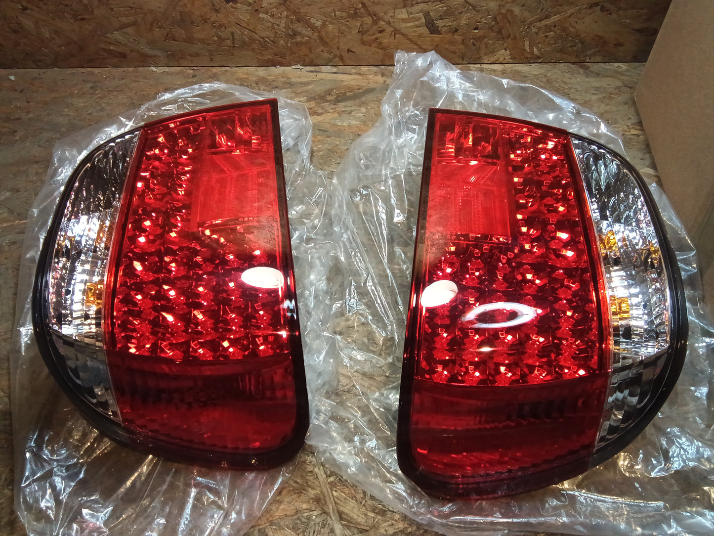 Tuning-Tec LED Rückleuchten für BMW 7er E38 94-01 rot/klar (LDBM09)