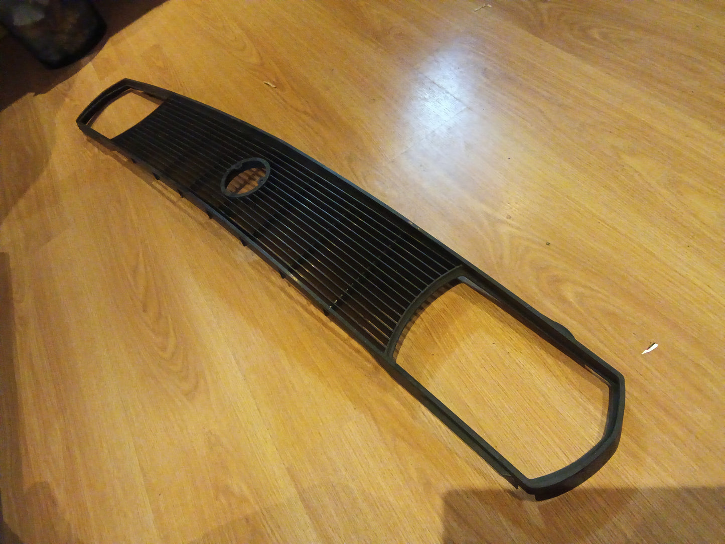 VW Passat ab 1974 Kühlergrill original VW NEU