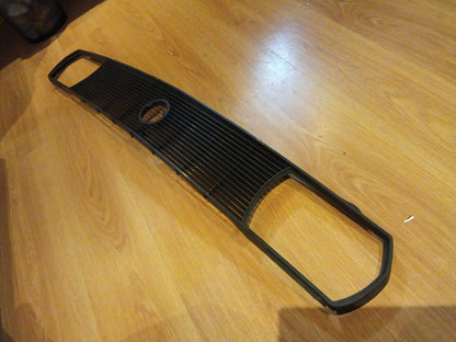 VW Passat ab 1974 Kühlergrill original VW NEU