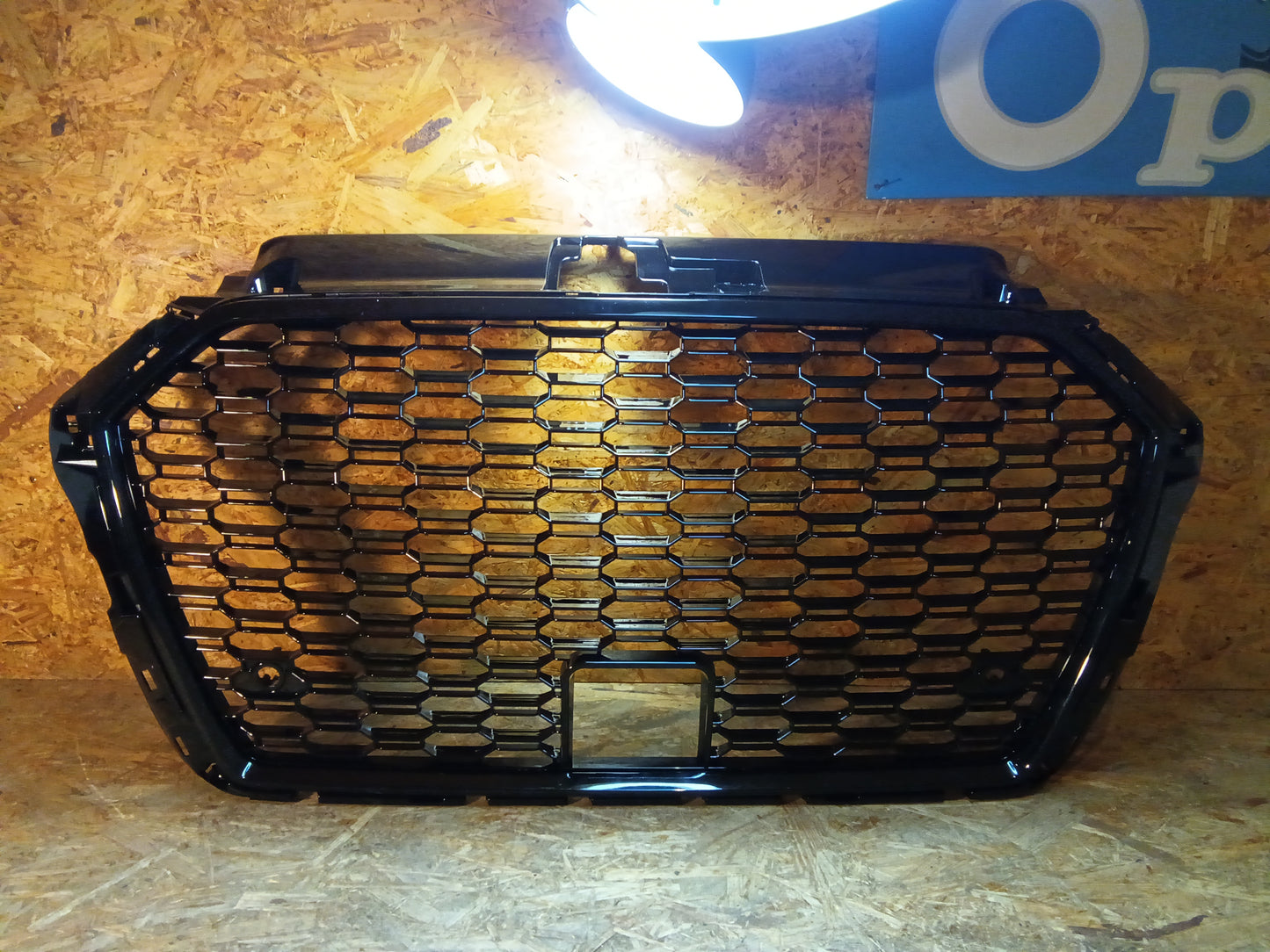 Kühlergrill Wabengrill PDC Schwarz Glanz passt für Audi A3 8V Facelift nicht RS3 ab 2016