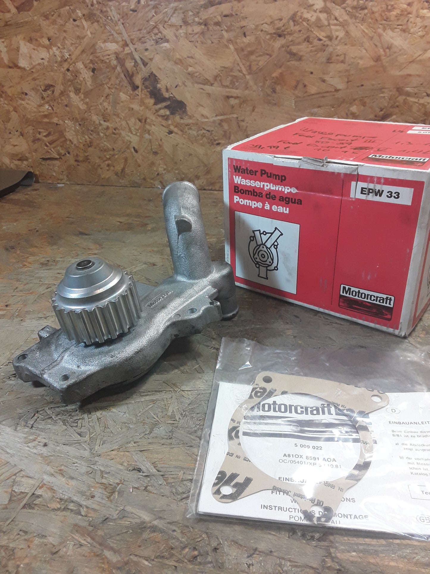 Ford Escort lll 1,3-1,6 bj 80-89 / Escort V 1,4l Bj 90-95 Wasserpumpe original Ford Motorcraft NEU